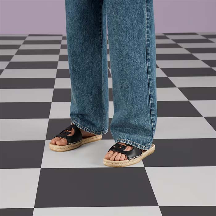 Gucci Unisex GG Interlocking G Cut-Out Slide Sandal Black Leather Low 3 CM Heel