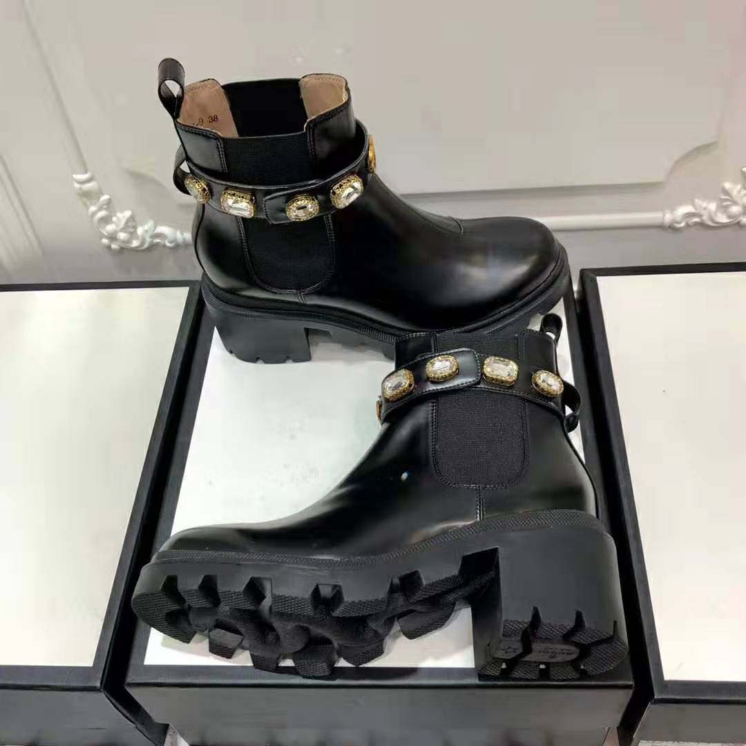 Gucci Women Gucci Leather Ankle Boot with Belt in Black Leather 6 cm Heel