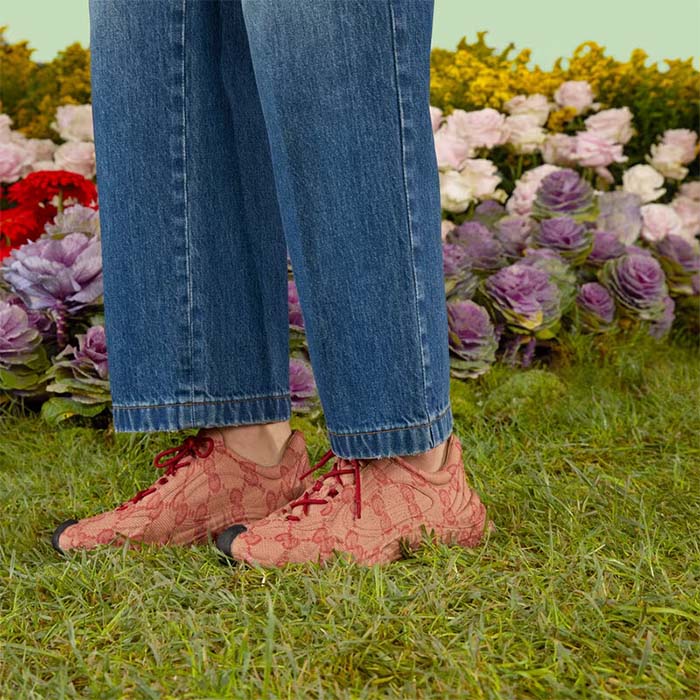 Gucci Unisex GG Run Sneaker Beige Hibiscus Red Leather GG Water Transfer Print