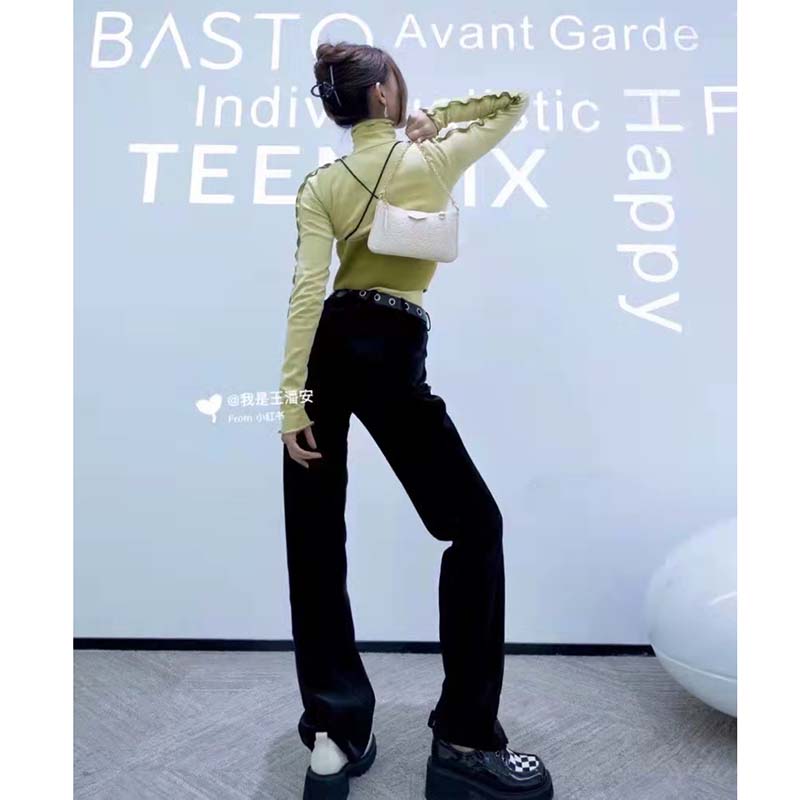 Louis Vuitton LV Women Easy Pouch On Strap White Monogram Supple Grained Cowhide