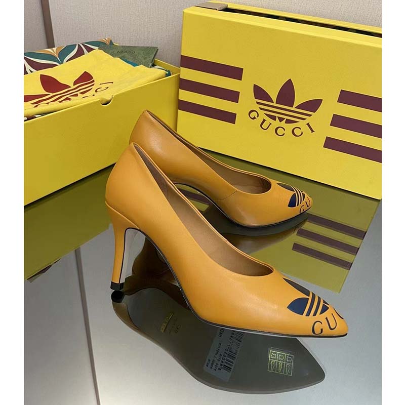 Gucci Women Adidas x Gucci Trefoil Pump Yellow Leather Blue Trefoil Print 9 Cm Heel