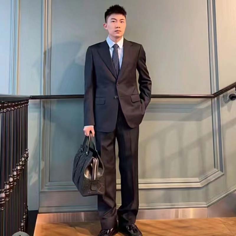 Gucci Unisex GG Embossed Tote Bag Black Leather Cotton Linen Lining