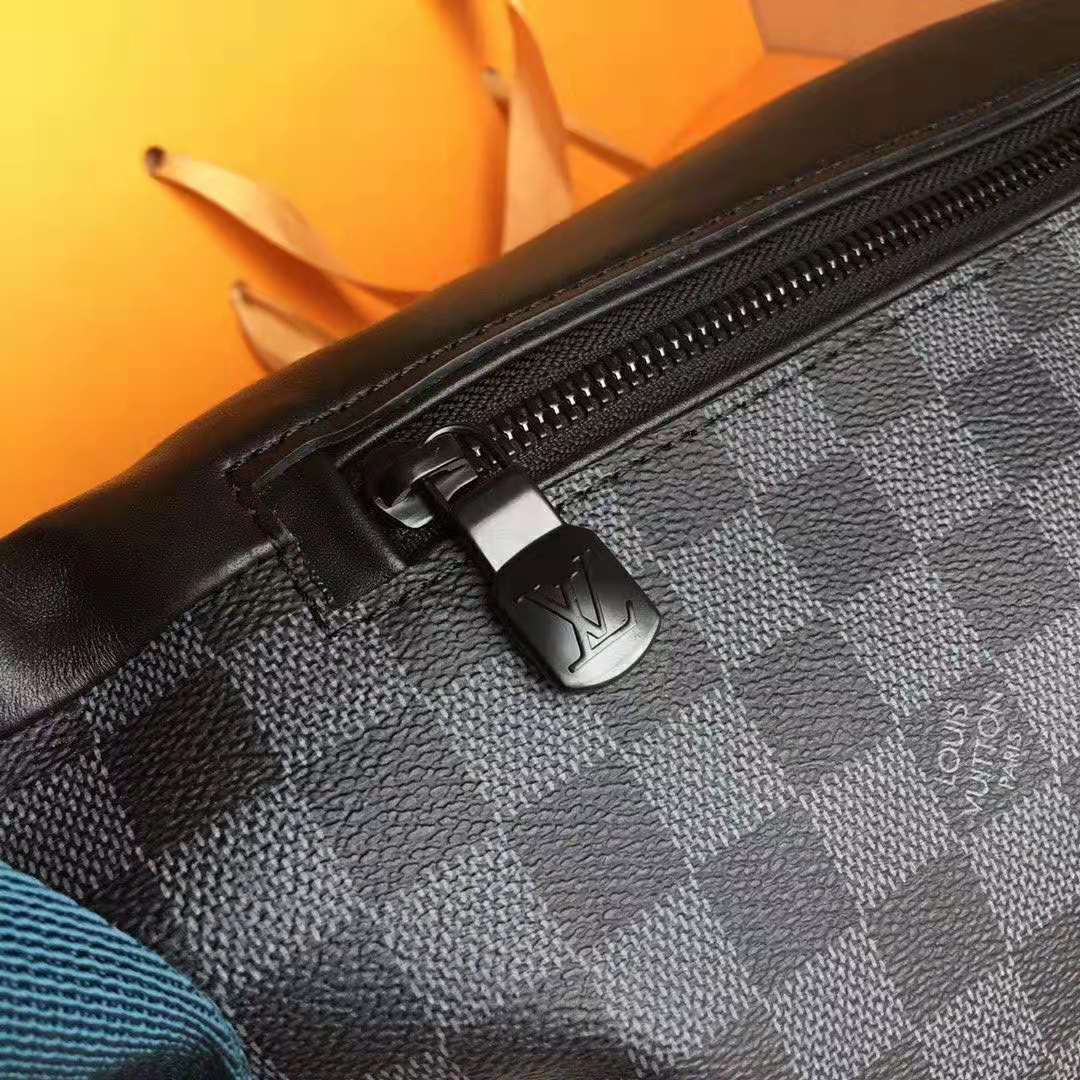Louis Vuitton LV Men Discovery Bumbag in Damier Graphite Canvas-Grey