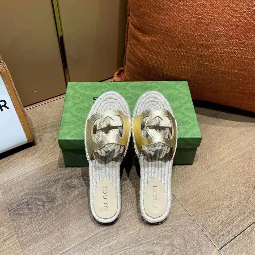 Gucci Unisex Interlocking G Cut-Out Slide Sandals Metallic Gold Leather Flat 2 cm Heel