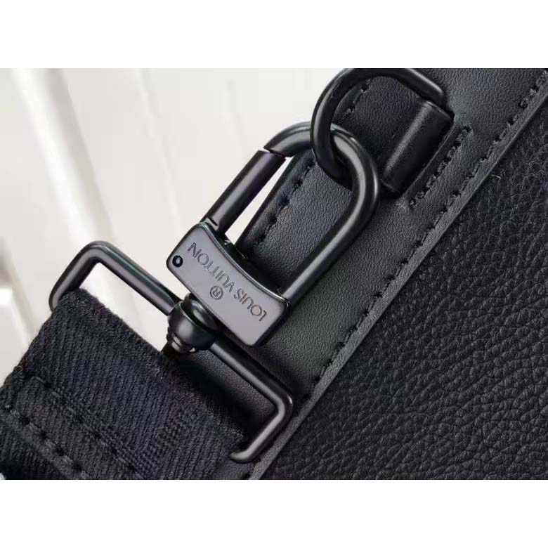 Louis Vuitton LV Unisex Messenger Voyage Black Aerogram Cowhide Leather Textile Lining