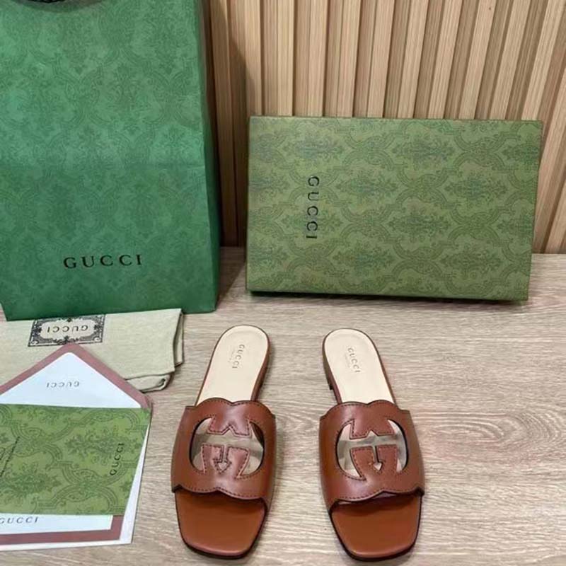 Gucci Women Interlocking G Cut Out Slide Sandal Cuir Leather Flat