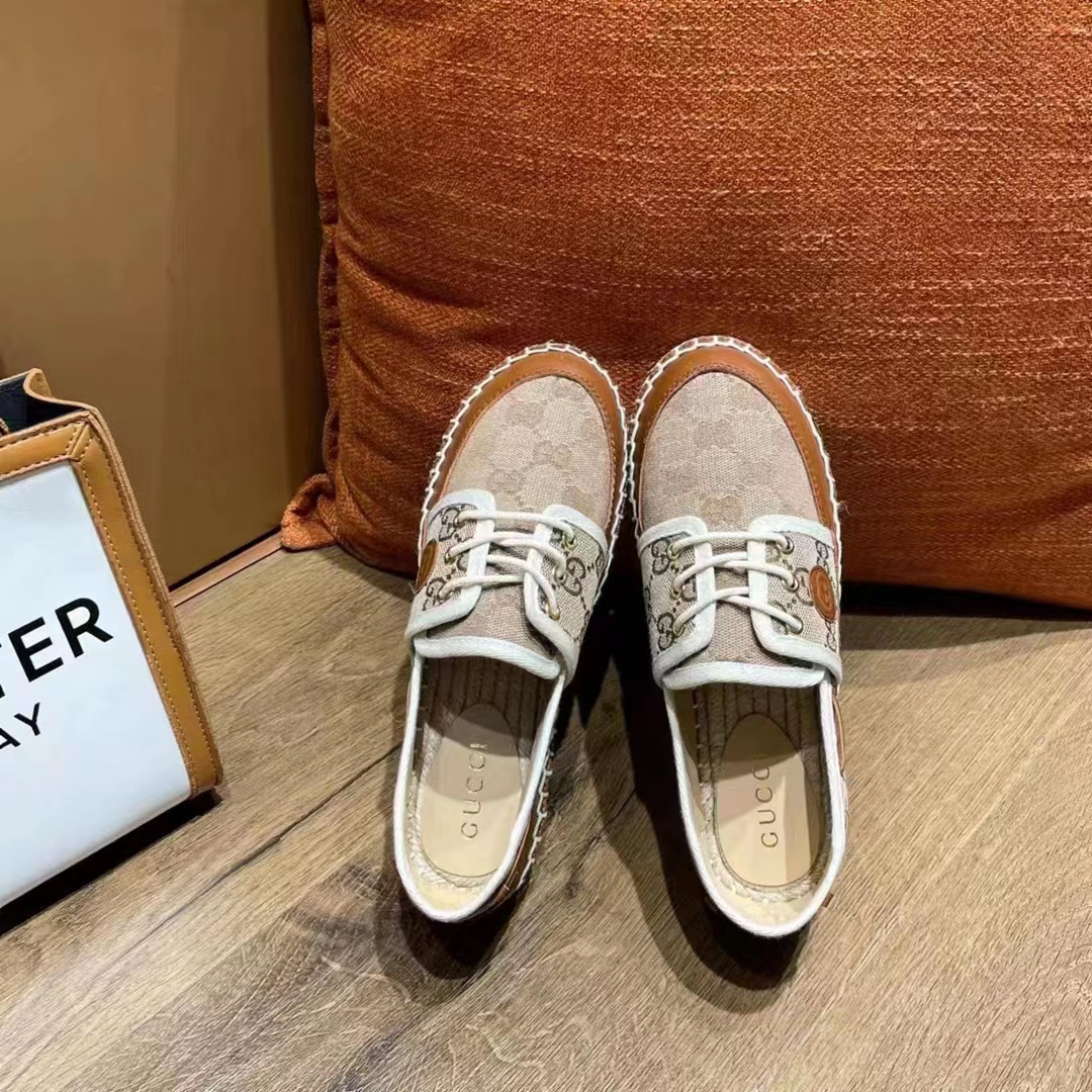 Gucci Unisex Lace-Up GG Shoes Camel Ebony Canvas Low 3 Cm Heel
