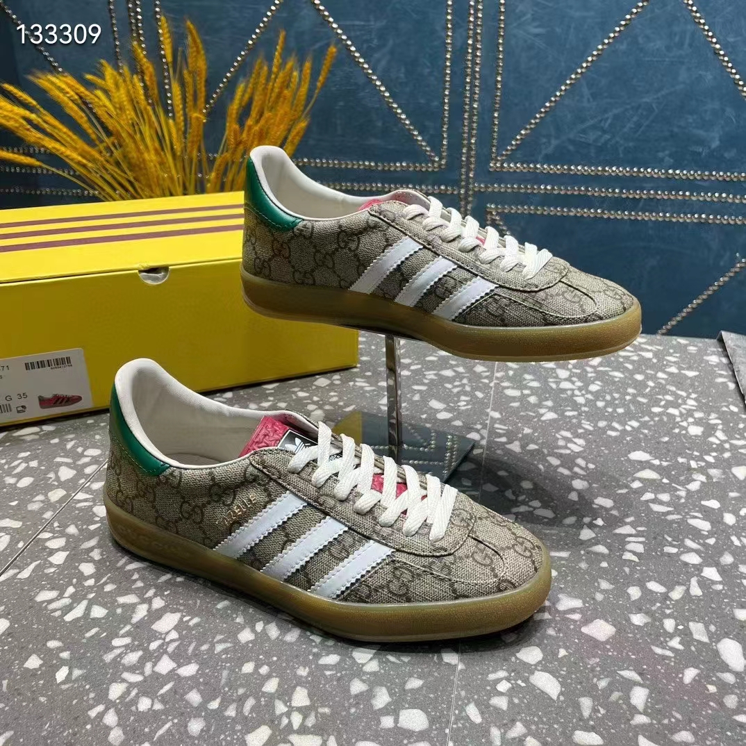 Gucci Unisex Adidas x Gucci Gazelle Sneaker Beige Ebony GG Supreme Canvas Low Heel