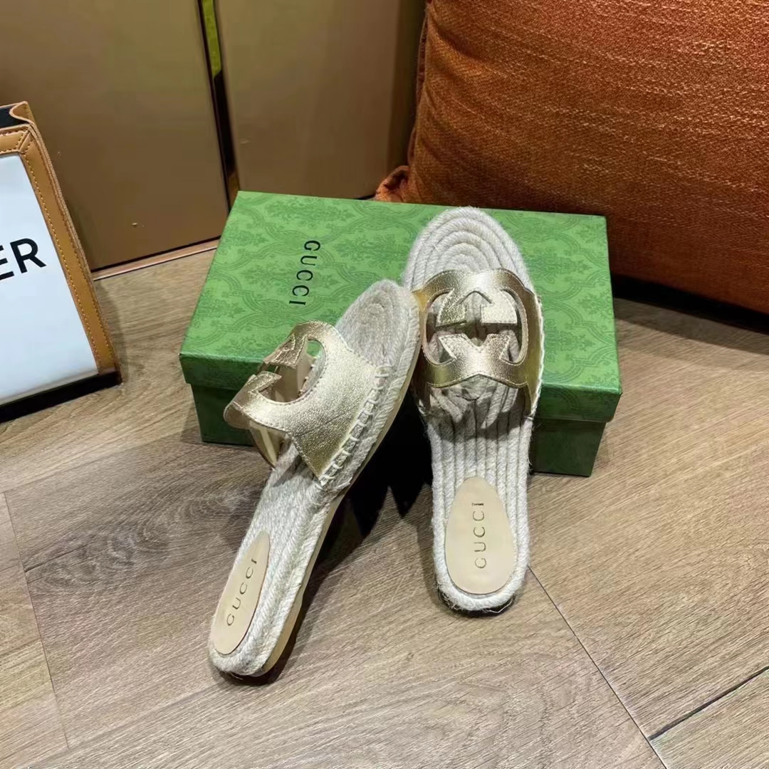 Gucci Unisex Interlocking G Cut-Out Slide Sandals Metallic Gold Leather Flat 2 cm Heel