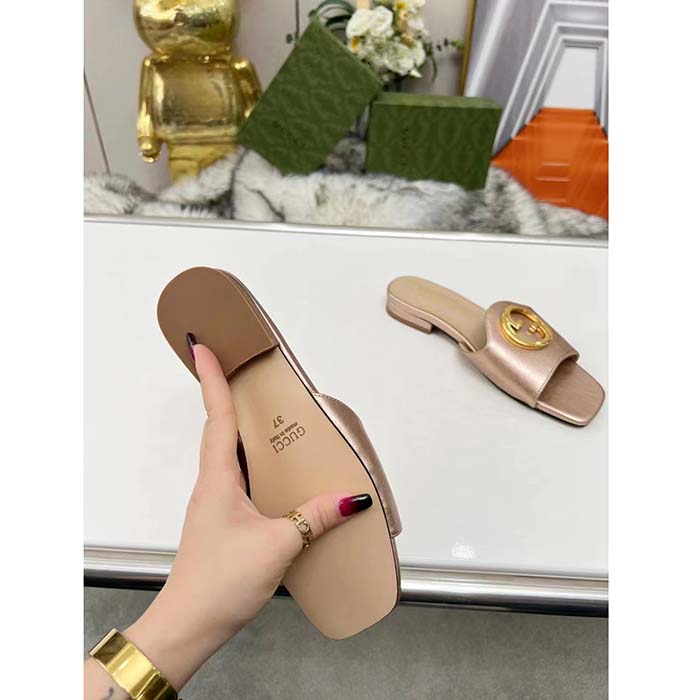 Gucci Women GG Gucci Nojum Blondie Slide Metallic Platinum Leather Round Interlocking G Flat