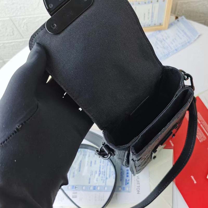 Louis Vuitton LV Unisex S-Lock Vertical Wearable Wallet Black Taurillon Monogram Leather