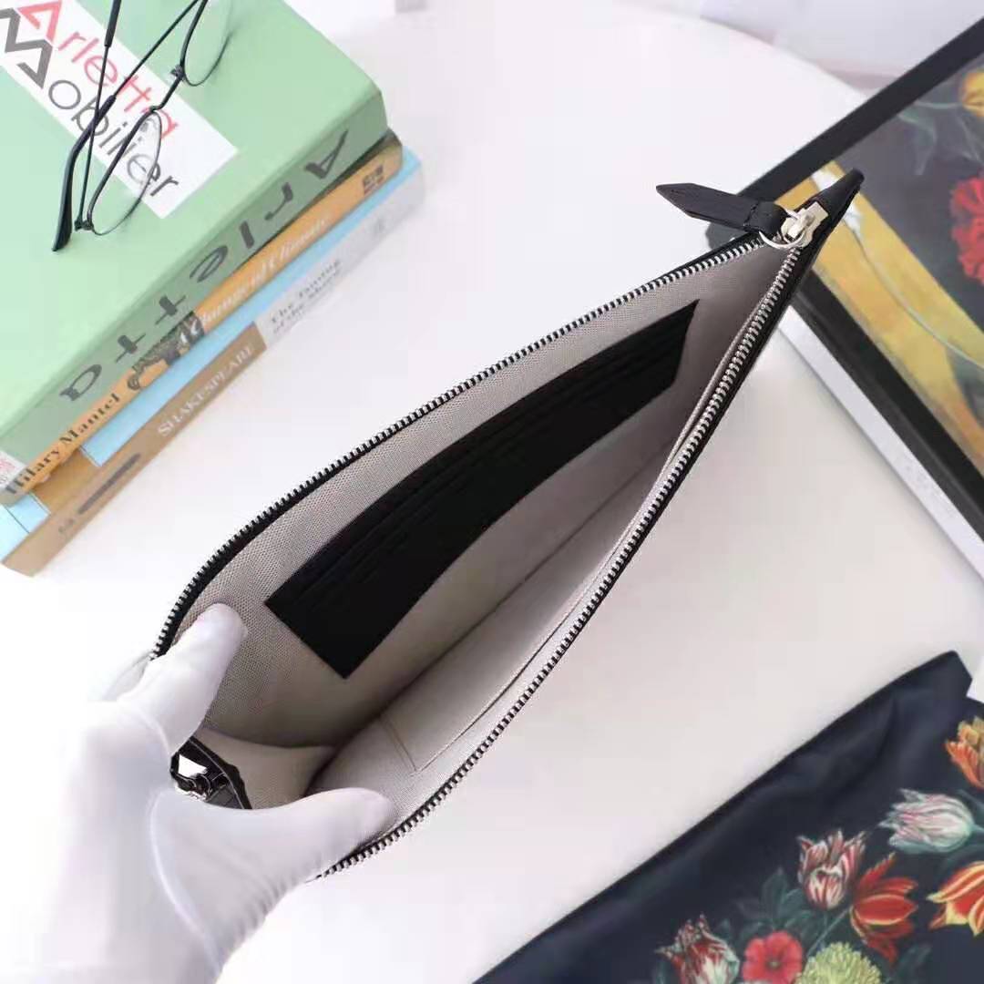 Gucci GG Men Gucci Bestiary Pouch with Kingsnake in Black/Grey GG Supreme Canvas