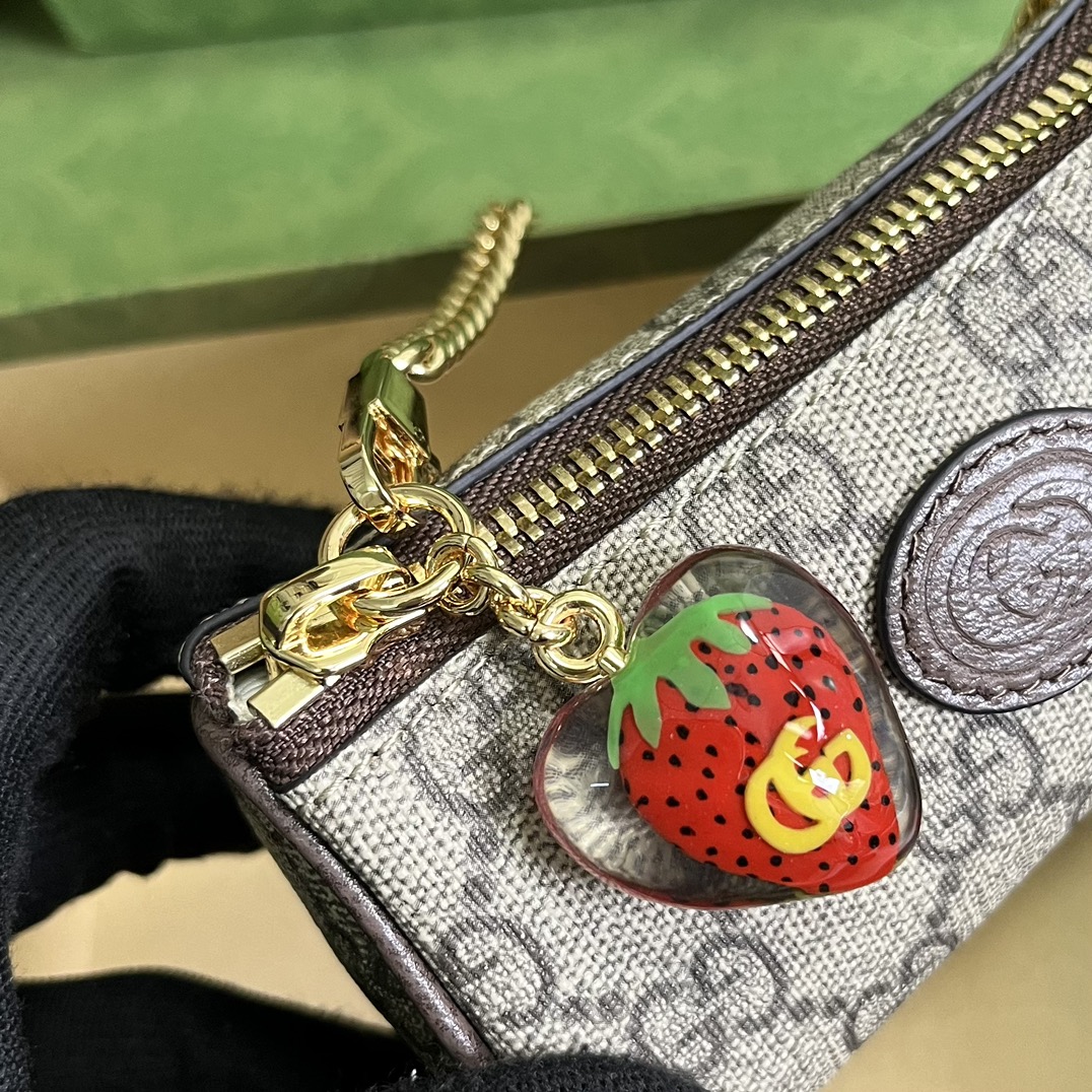 Gucci GG Unisex Coin Purse Double G Strawberry Beige Ebony GG Supreme Canvas