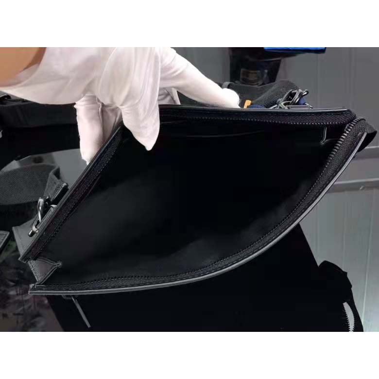 Louis Vuitton LV Unisex Messenger Voyage Black Aerogram Cowhide Leather Textile Lining