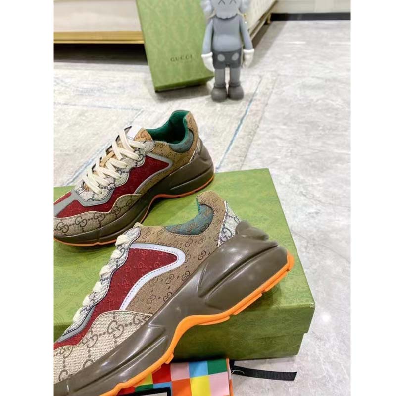 Gucci Unisex Rhyton Sneaker Beige Brick Red GG Supreme Canvas Low Heel