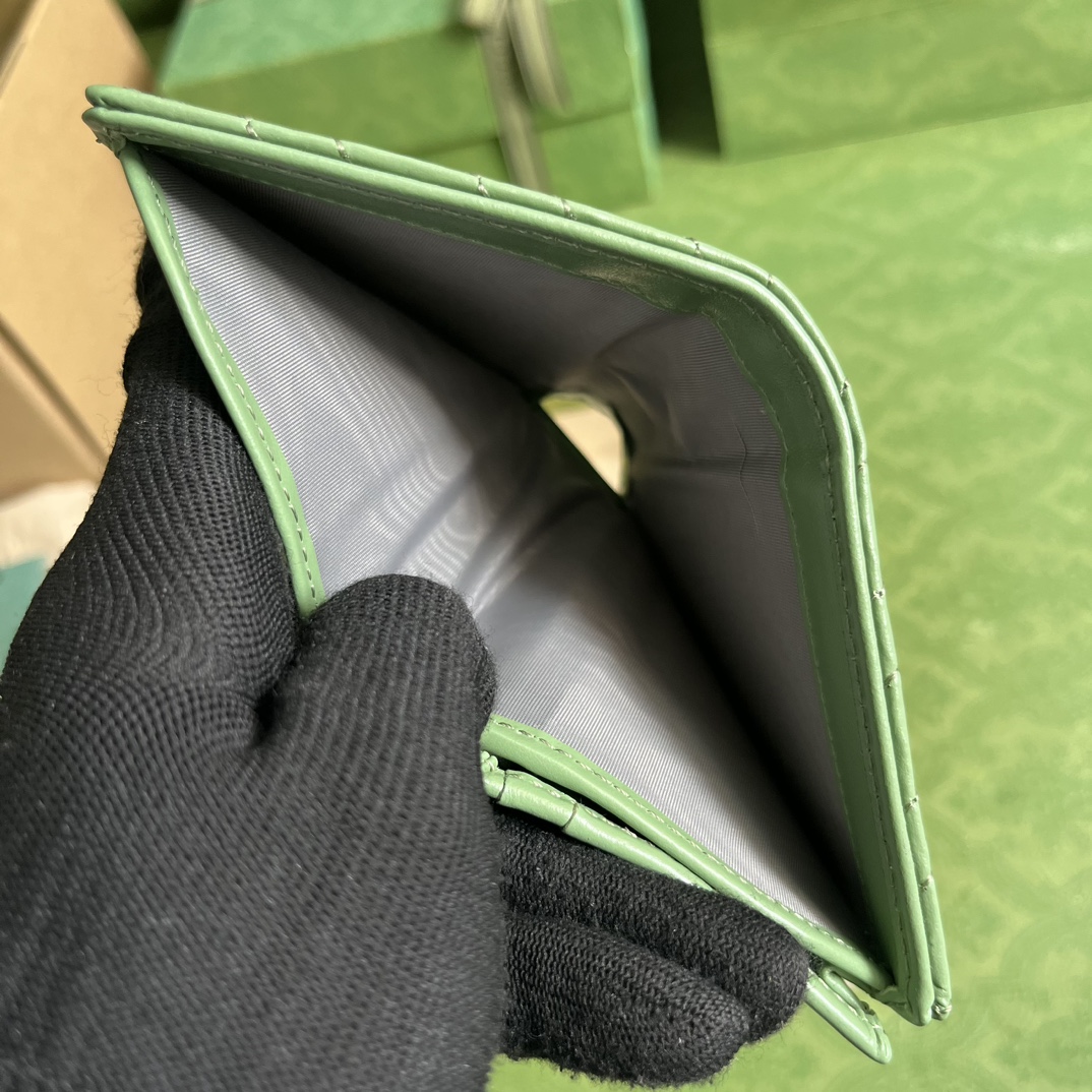 Gucci Unisex GG Marmont Matelassé Card Case Wallet Sage Green Chevron Leather