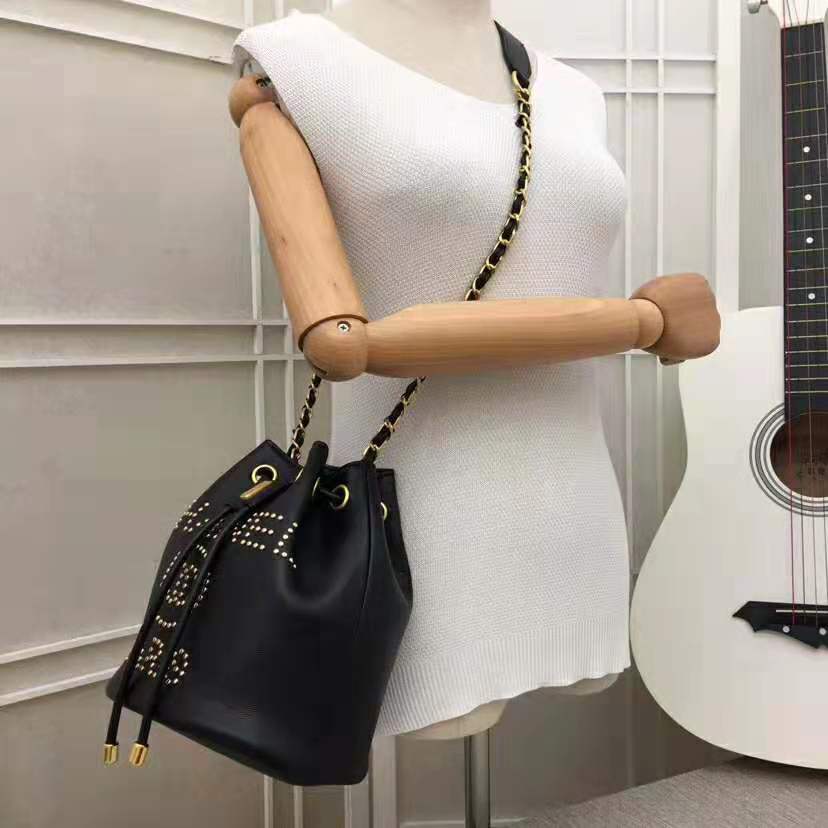 Chanel Women Small Drawstring Bag in Grained Calfskin Leather-Black