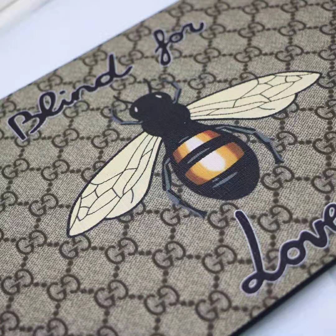 Gucci GG Men Gucci Bestiary Pouch with Bee in Beige/Ebony Soft GG Supreme with Bee