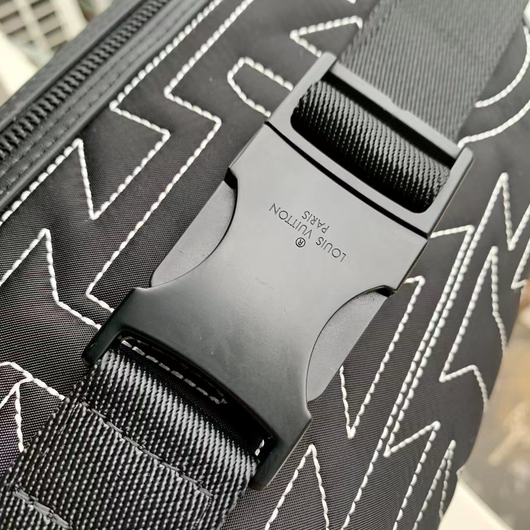 Louis Vuitton LV Unisex Discovery Bumbag Black Nylon Cowhide Leather