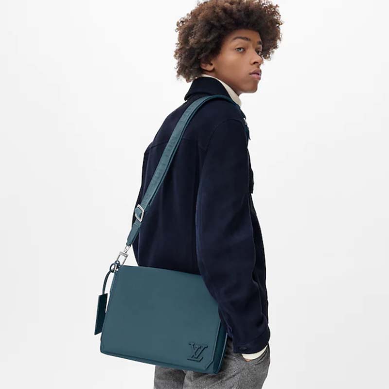 Louis Vuitton LV Unisex New Messenger Blue Aerogram Cowhide Leather Textile Lining