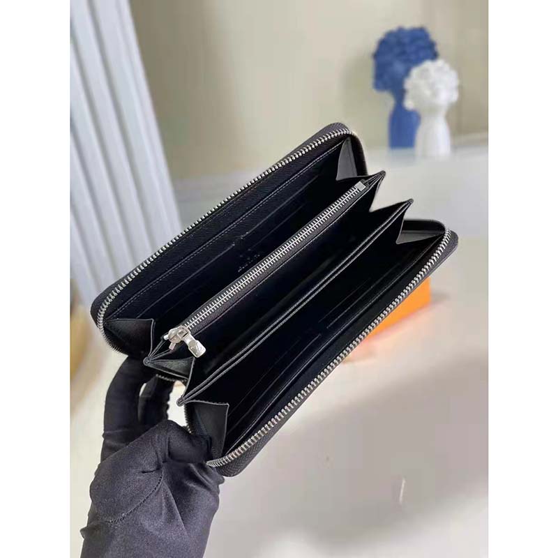 Louis Vuitton LV Unisex Zippy Wallet Black Epi Grained Cowhide Leather