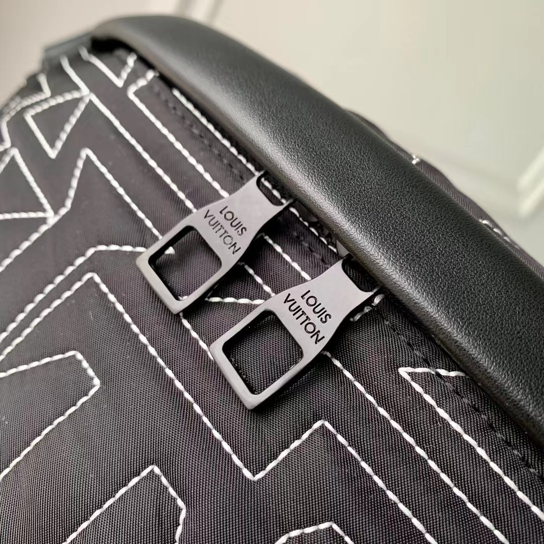 Louis Vuitton LV Unisex Discovery Bumbag Black Nylon Cowhide Leather