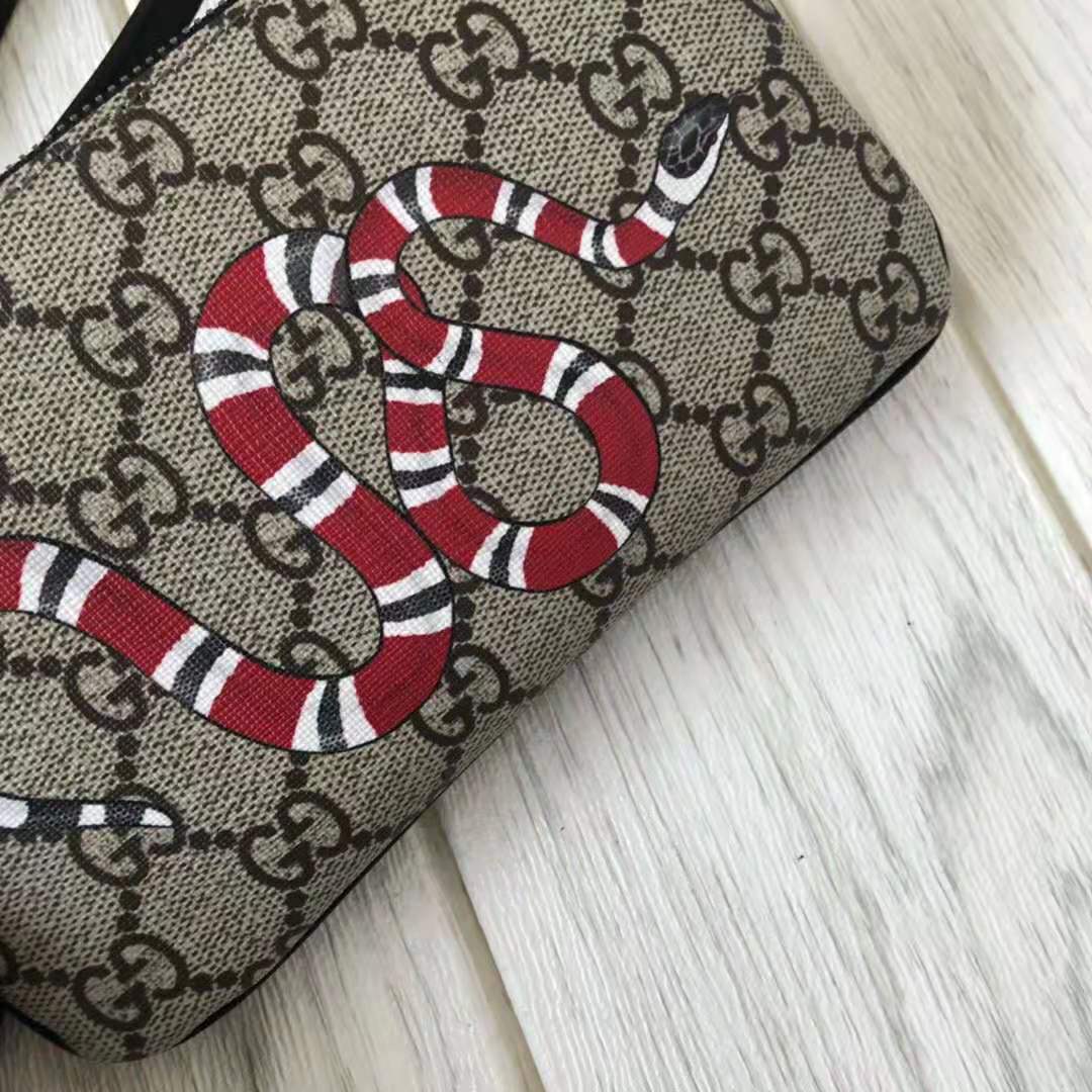 Gucci GG Men Kingsnake Print GG Supreme iPhone Pouch in Beige/Ebony GG Supreme Canvas