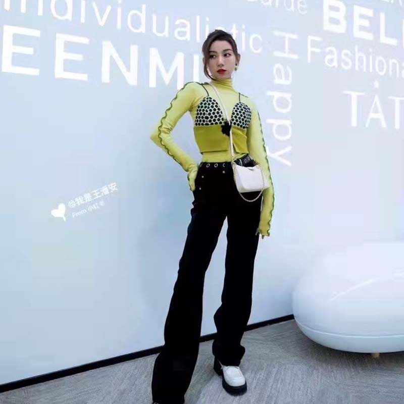 Louis Vuitton LV Women Easy Pouch On Strap White Monogram Supple Grained Cowhide