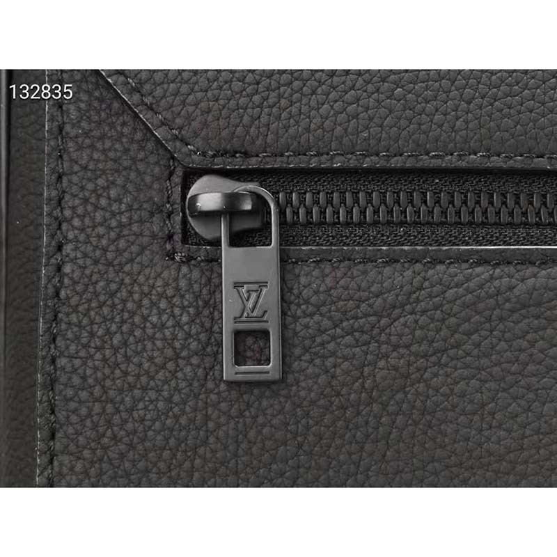 Louis Vuitton LV Unisex Aerogram Messenger Black Grained Calf Cowhide Leather