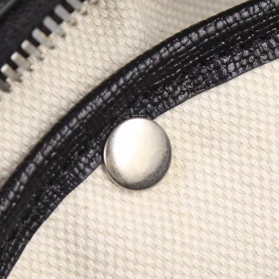 Gucci Unisex GG Mini Bag Interlocking G Black GG Supreme Canvas Leather