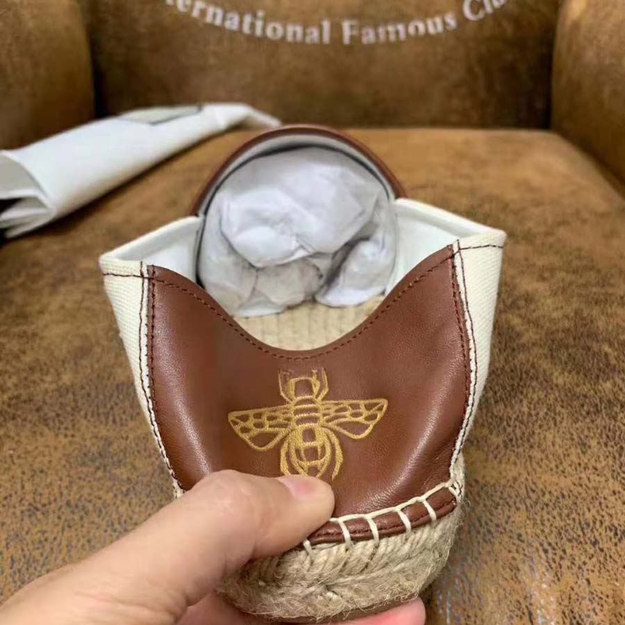 Gucci Men Gucci Logo Canvas Espadrille-Beige