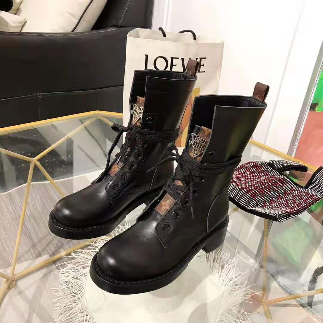 Louis Vuitton LV Women LV Metropolis Ranger in Calf Leather with A Soft Tongue-Black