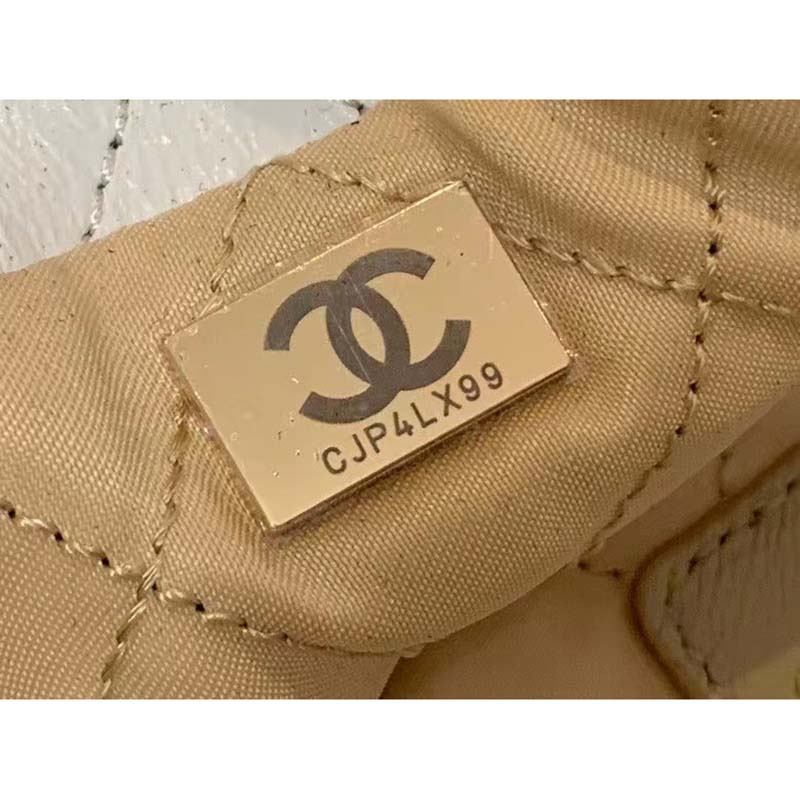 Chanel Women 22 Large Handbag Calfskin Gold-Tone Lacquered Metal