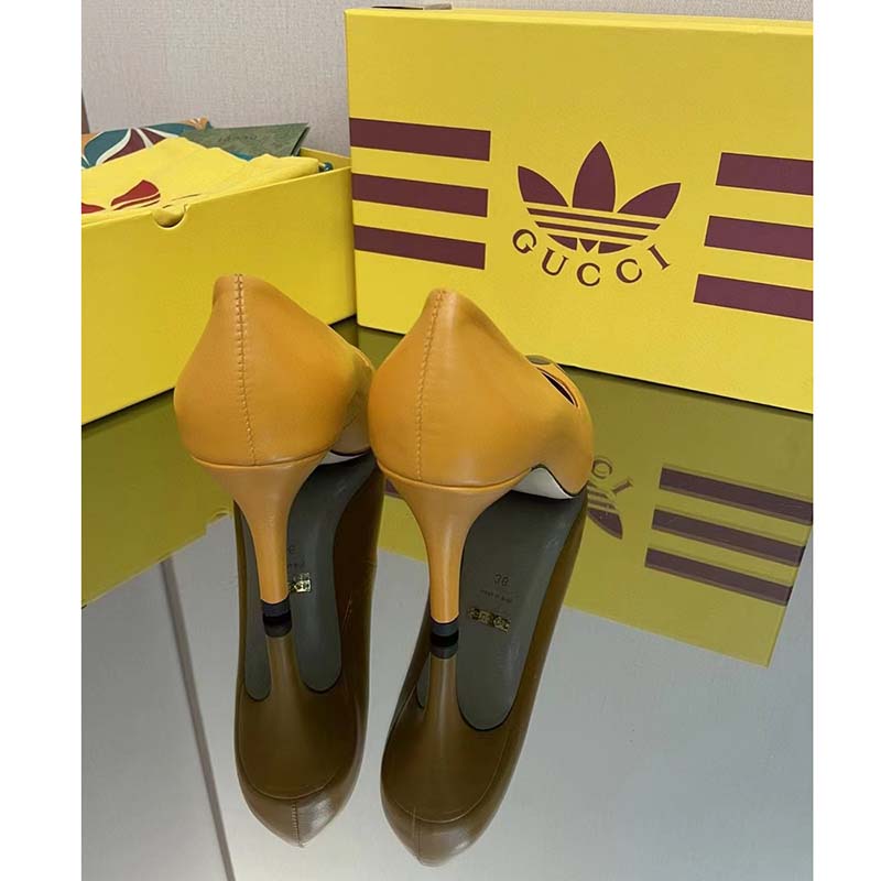 Gucci Women Adidas x Gucci Trefoil Pump Yellow Leather Blue Trefoil Print 9 Cm Heel