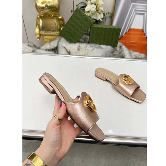 Gucci Women GG Gucci Nojum Blondie Slide Metallic Platinum Leather Round Interlocking G Flat