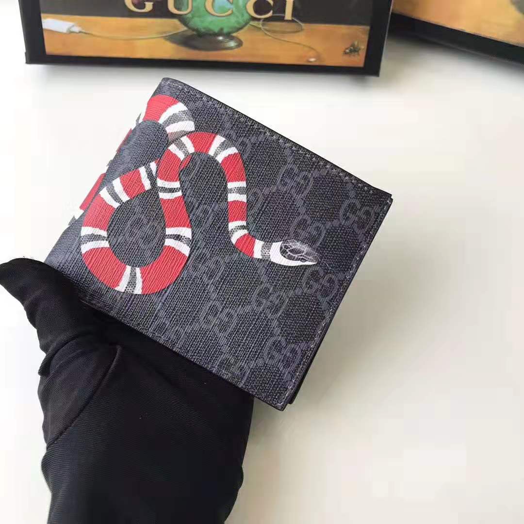 Gucci GG Men Kingsnake Print GG Supreme Wallet in Black/Grey GG Supreme Canvas