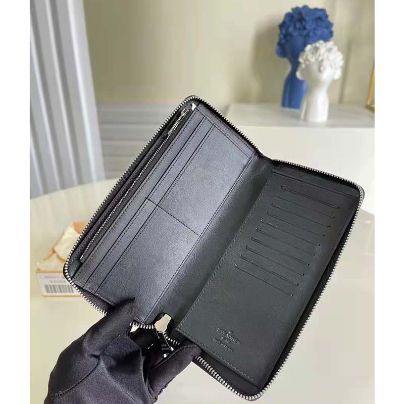 Louis Vuitton LV Unisex Zippy Wallet Vertical Taiga Black Cowhide Leather