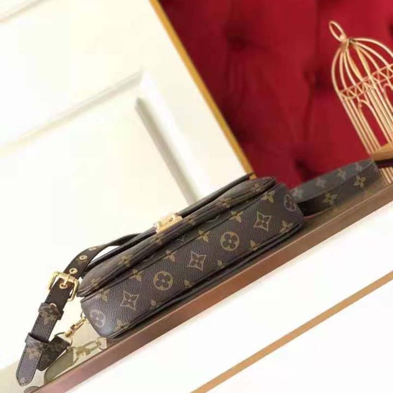 Louis Vuitton Unisex Pochette Métis Bag Monogram Coated Canvas Natural Cowhide