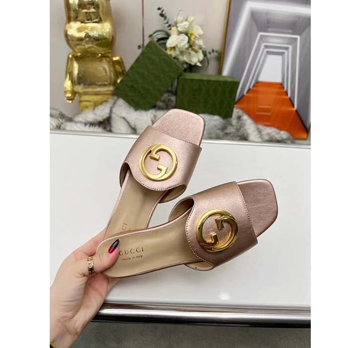 Gucci Women GG Gucci Nojum Blondie Slide Metallic Platinum Leather Round Interlocking G Flat