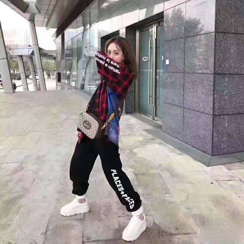 Gucci GG Women GG Supreme Messenger Bag in Beige/Ebony GG Supreme Canvas