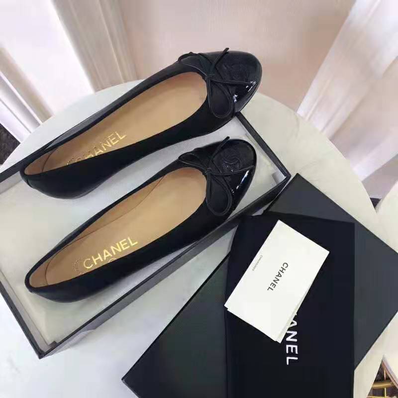 Chanel Women Ballerinas in Lambskin & Patent Calfskin-Black