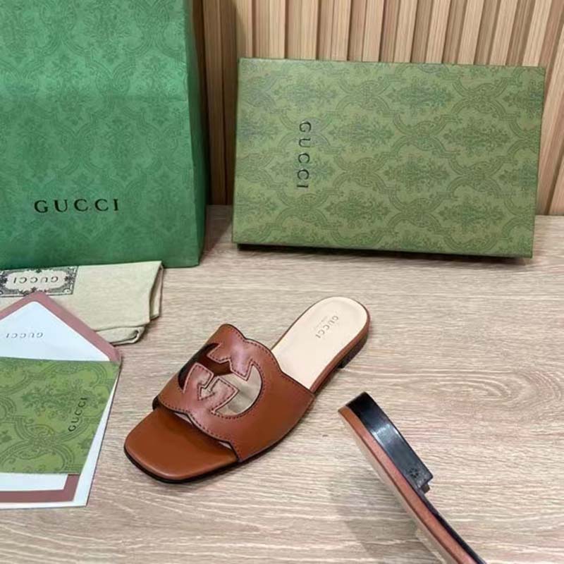 Gucci Women Interlocking G Cut Out Slide Sandal Cuir Leather Flat