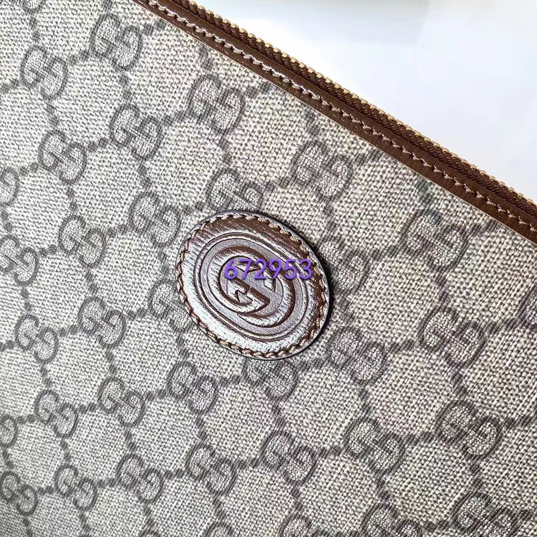 Gucci Unisex Pouch Interlocking G Beige Ebony GG Supreme Canvas Zip Closure