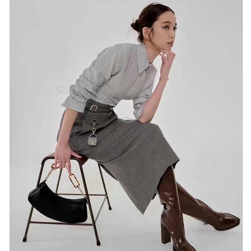 Fendi Women FF O’Lock Swing Mint Black Leather Pouch