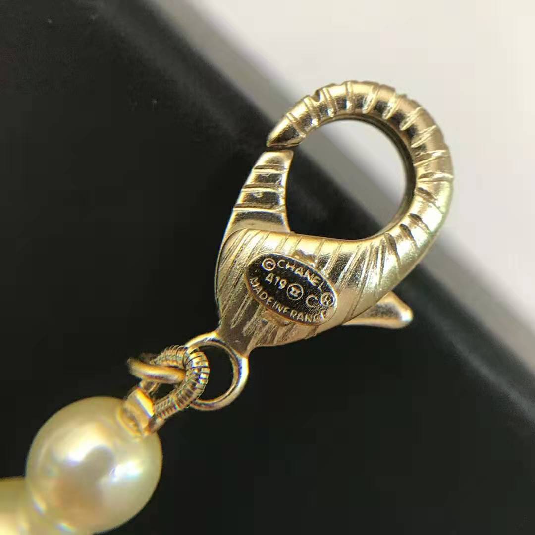 Chanel Women Necklace in Metal Glass Pearls & Diamantés-White