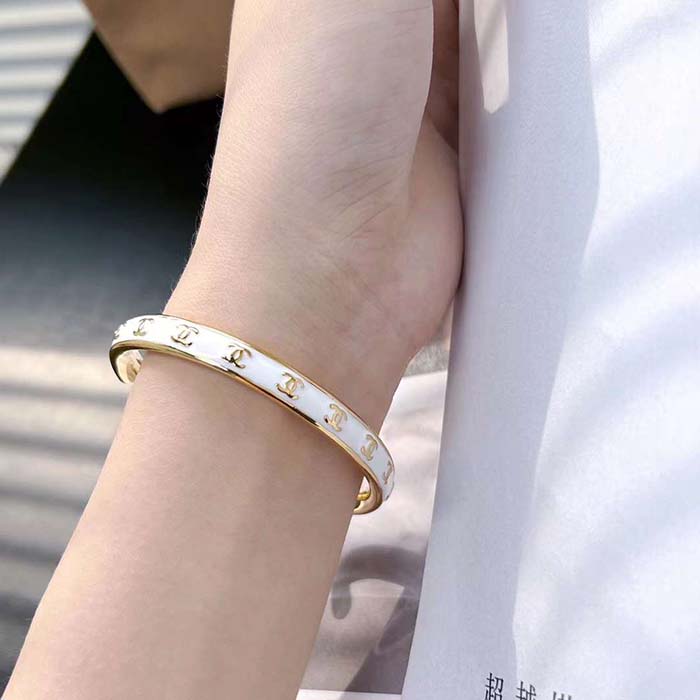 Chanel Women CC Cuff Metal Gold White Ref. ABC986 B16125 NW384