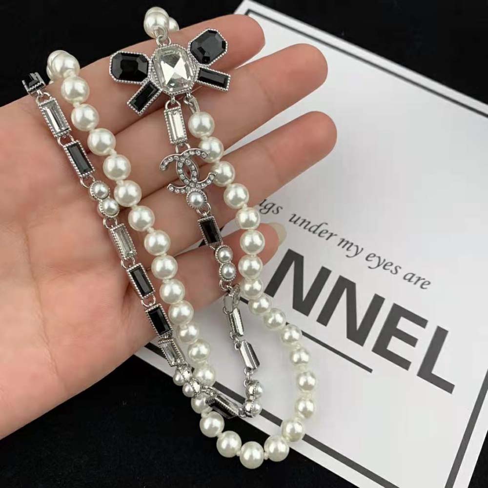 Chanel Women Necklace in Metal Glass Pearls and Strass