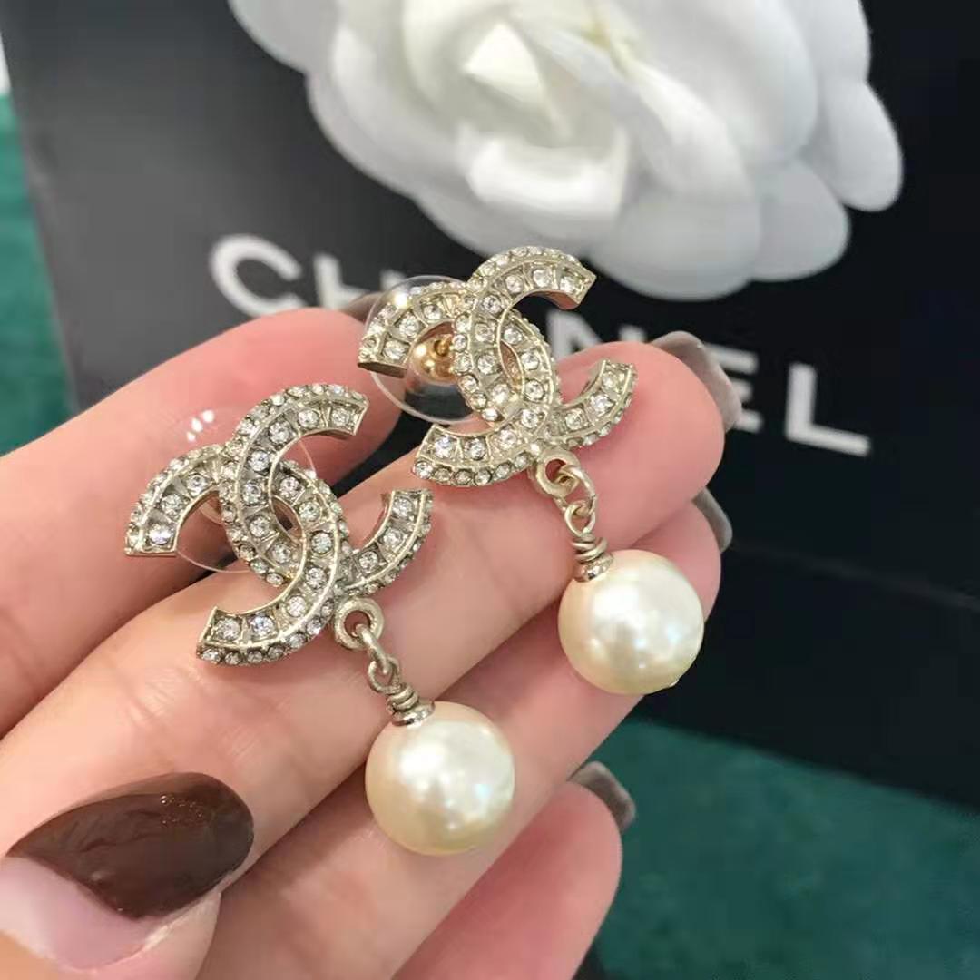 Chanel Women Earrings in Metal Glass Pearls Resin & Diamantés-White