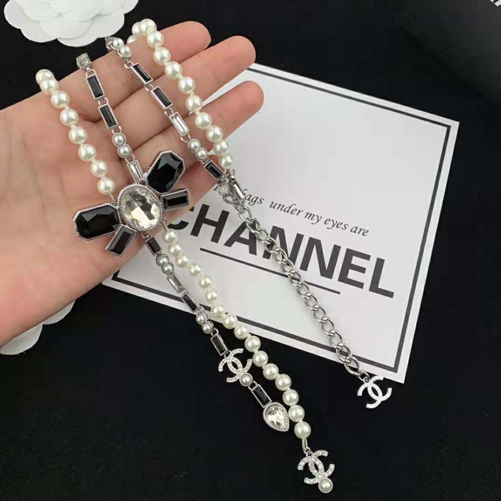 Chanel Women Necklace in Metal Glass Pearls and Strass