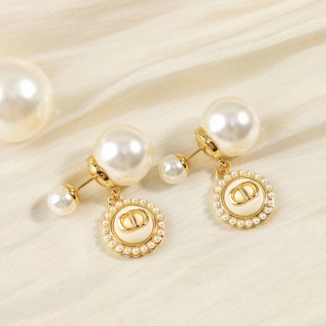 Dior Women Dior Tribales Earrings White Resin Pearls Latte Glass